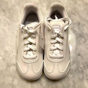 NEW Toddler girl nwt puma sneakers size 10
